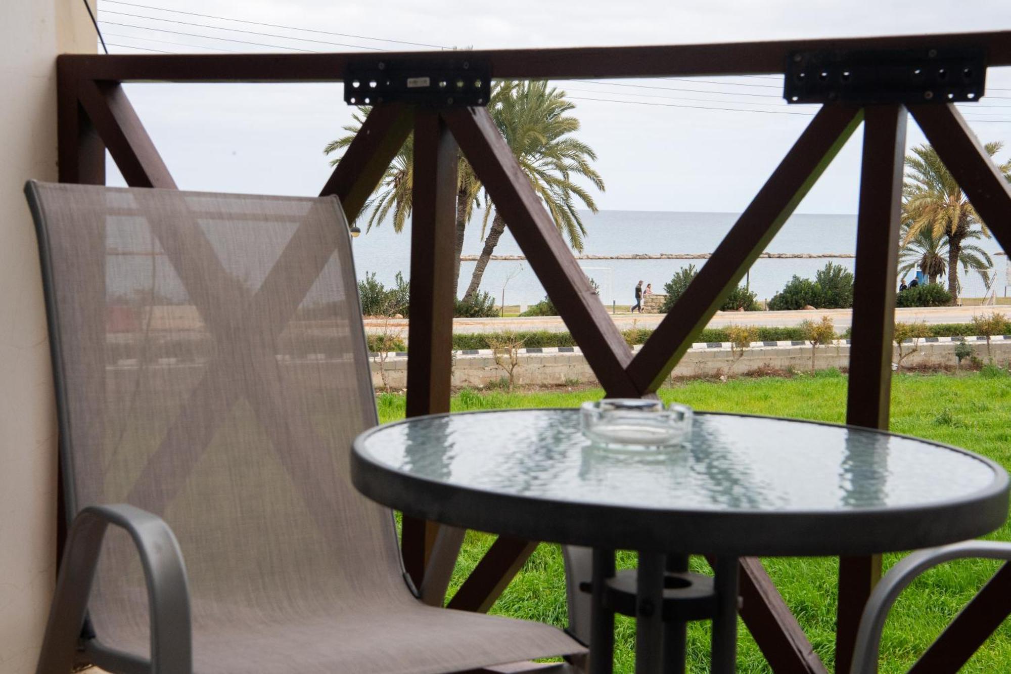 Path Beachfront Apartment *