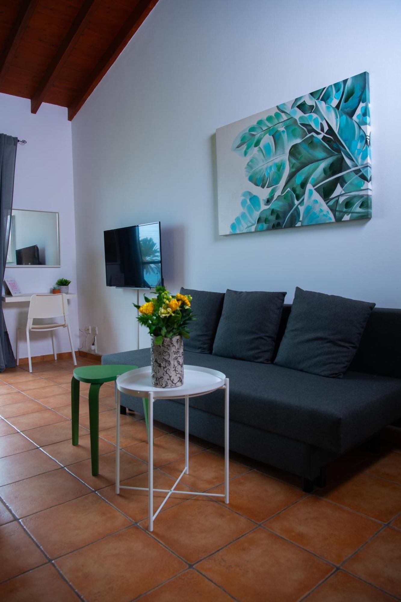 Path Beachfront Apartment Lachi