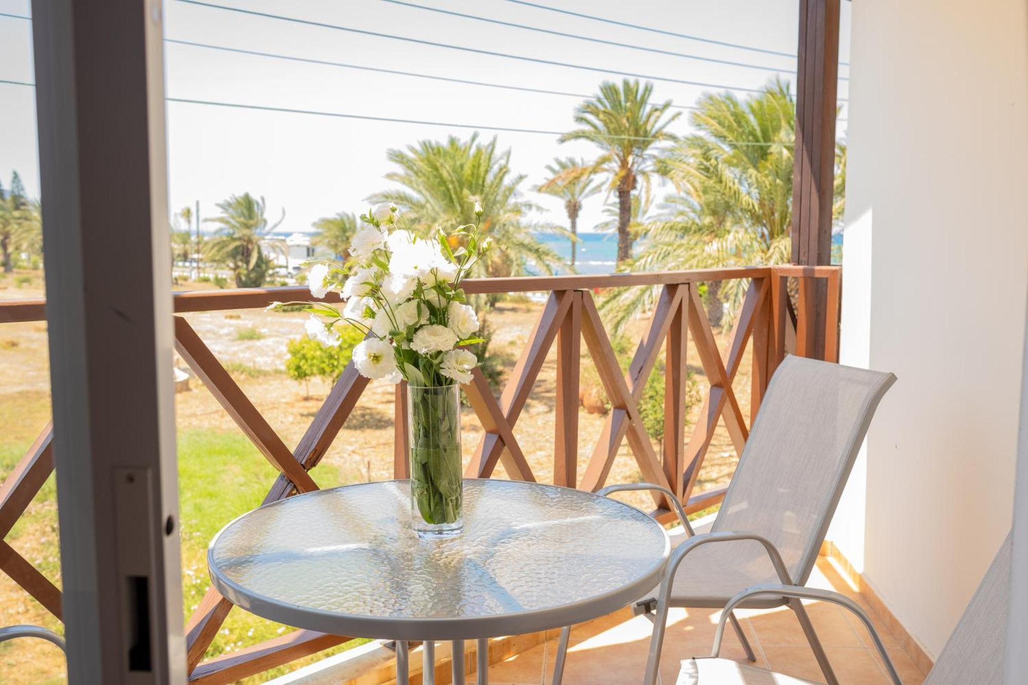 Path Beachfront Apartment *